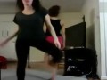 遭遇不结实钢管 美女性感舞蹈秀显尴尬-6月23日